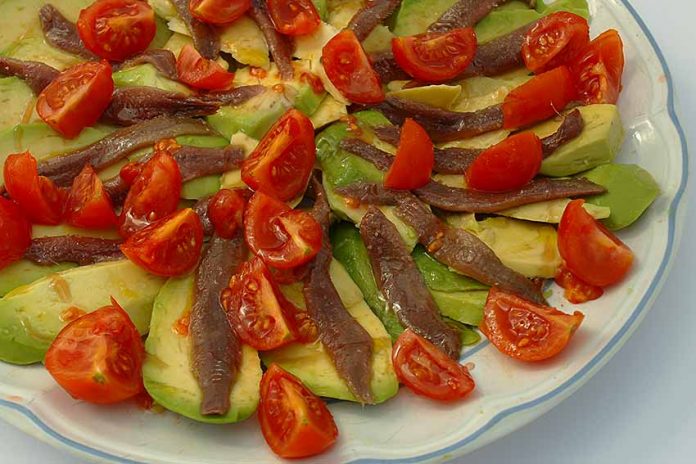 Aguacate con anchoas Receta de aguacate con anchoas fácil y rápida