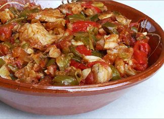 Receta de bacalao en piperada fácil y rápida