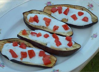 Receta de berenjenas asadas con salsa de yogur fácil y rápida