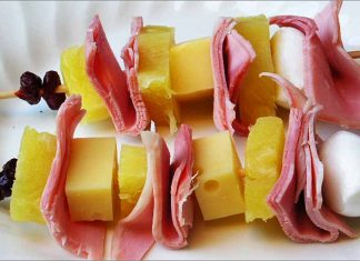 Receta de brochetas de jamón, piña y queso fácil y rápida