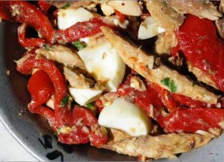 Receta de ensalada de caballa con pimientos fácil y rápida
