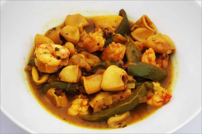 Receta de calamar y langostino con salsa de curry