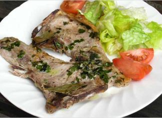 Receta de chuletas de cerdo adobadas al horno fácil y rápida
