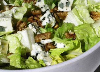 Receta de ensalada con nueces y queso azul fácil y rápida