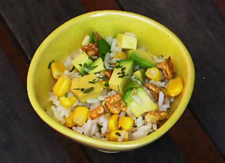 Receta de ensalada de arroz con aguacate y maíz fácil y rápida