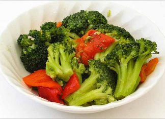 Receta de ensalada de brócoli con pimiento fácil y rápida