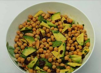 Receta de ensalada de garbanzos con aguacate fácil y rápida