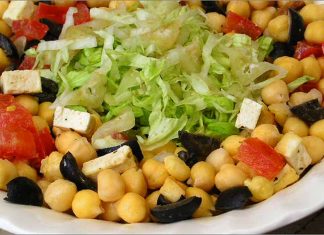 Receta de ensalada de garbanzos con tofu fácil y rápida