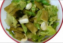 Receta de ensalada de judías, tomate y queso fácil y rápida