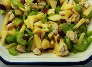 Receta de ensalada de pollo, manzana y apio fácil y rápida
