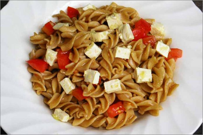 Receta de ensalada de pasta con tofu fácil y rápida