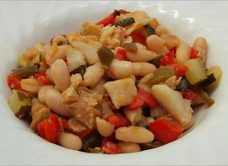 Receta de ensalada templada de judías blancas con bacalao fácil y rápida