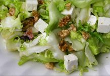 Receta de escarola con pera y queso Feta fácil y rápida