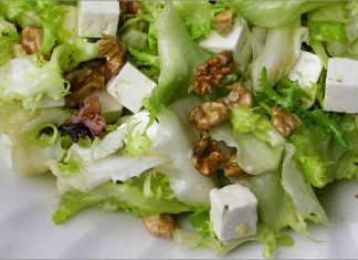 Receta de escarola con pera y queso Feta fácil y rápida