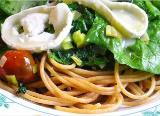 Receta de espaguetis con espinacas y queso de cabra fácil y rápida