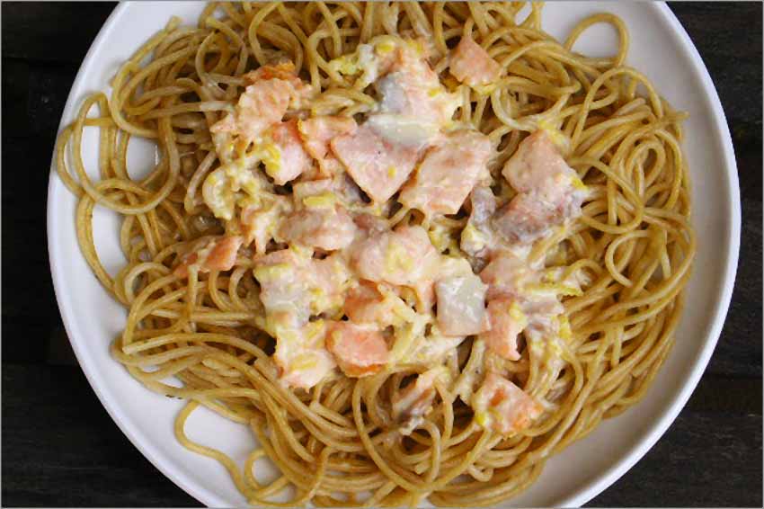 Espaguetis con salmón ahumado ⋆ Cocina para Torpes