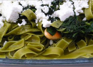 Receta de fetuccini con pesto y requesón fácil y rápida