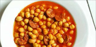 Receta de garbanzos con chorizo fácil y rápida