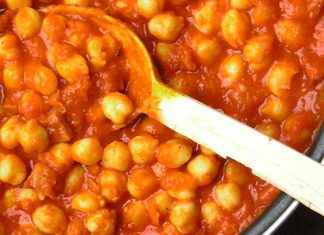 Receta de garbanzos con tomate fácil y rápida