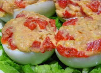 Receta de huevos rellenos de atún y pimiento fácil y rápida