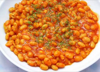 Receta de judías blancas pequeñas con tomate fácil y rápida