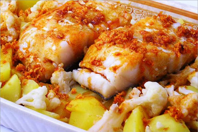 Receta de lomos de bacalao con patatas y coliflor fácil y rápida