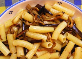 Receta de macarrones con berenjenas y anchoas fácil y rápida