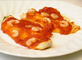 Receta de merluza con gambas y tomate fácil y rápida