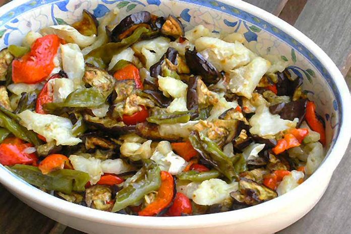 Receta de migas de bacalao con verduras fácil y rápida