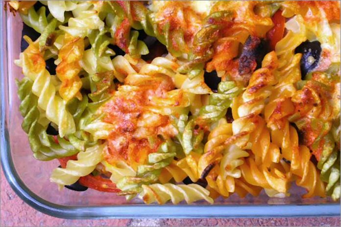 Receta de pasta con tomates al horno fácil y rápida