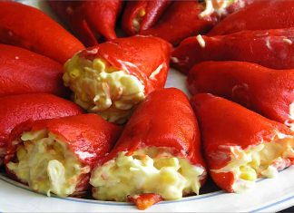 Receta de pimientos rellenos de surimi y huevo fácil y rápida